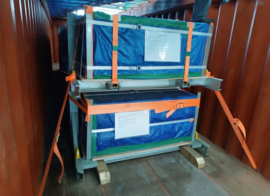 (Steel spacers are stacked, securely tied, and safely lined in a 40OT container)