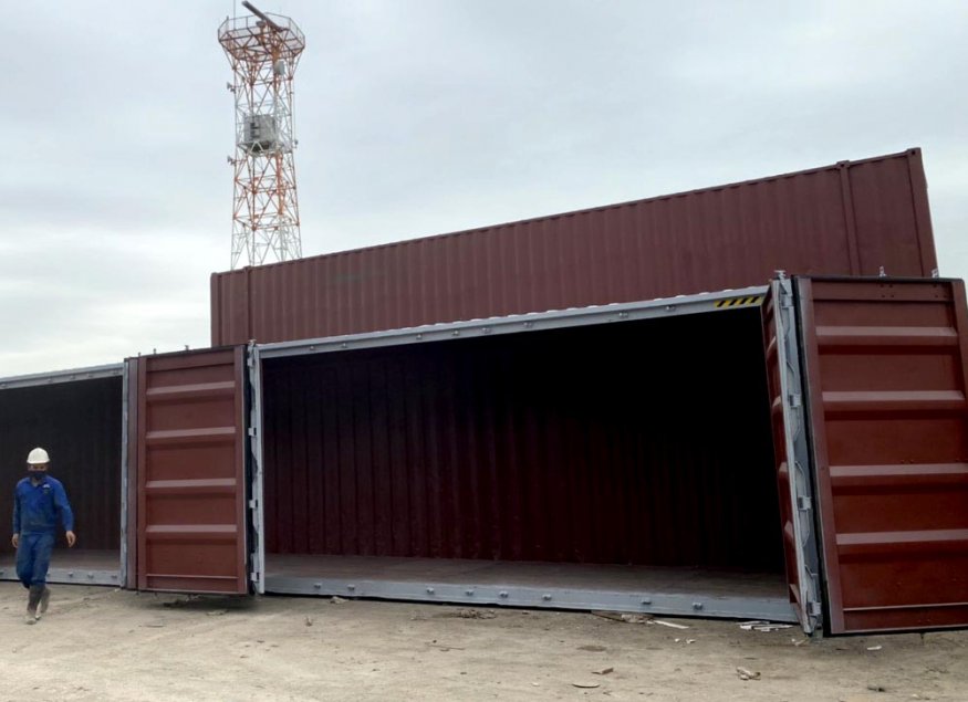 (40 feet container after opening 8-panel side door with 12m length to serve customer's request))