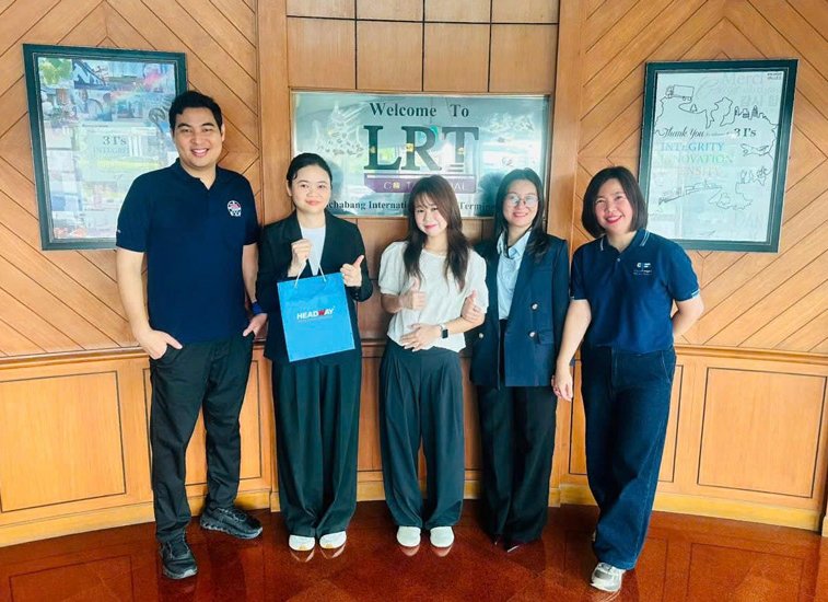 (The Tandem Vietnam team at the terminal, monitoring preparations for receiving the bus shipment)