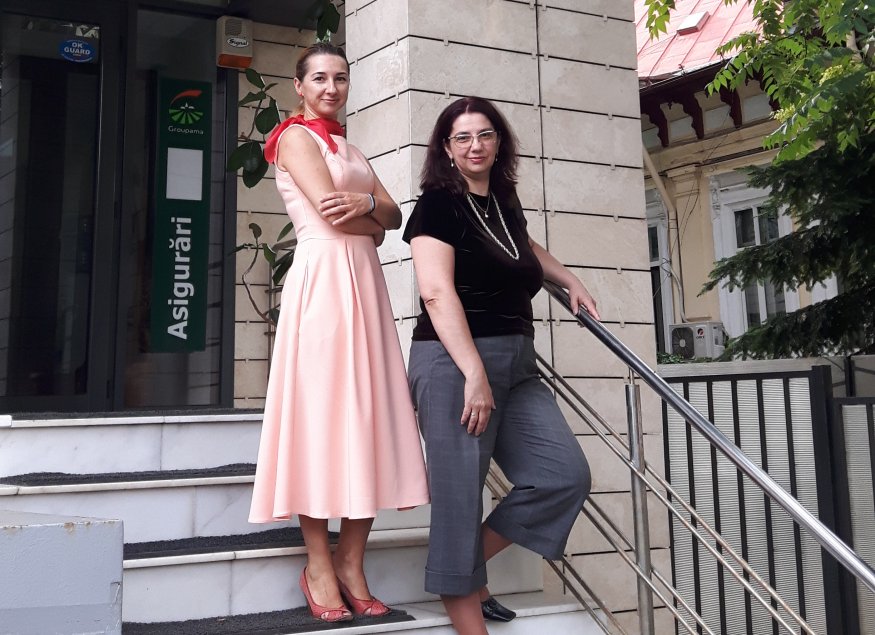 Ioana and Andreea in front of the ICL Romania office